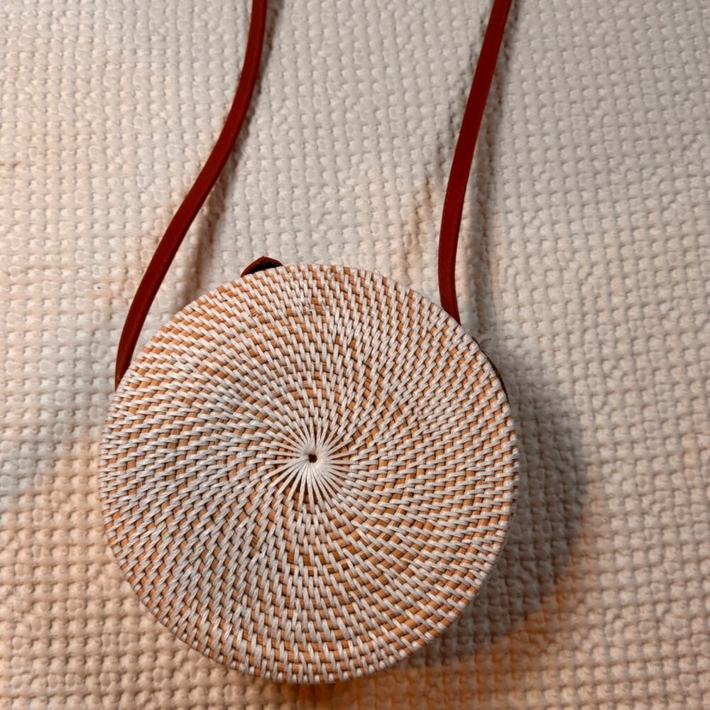 round pattern wicker bale style crossbody bag - Picture 4 of 5